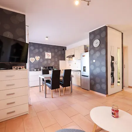 One Bedroom 50m From The Sea *