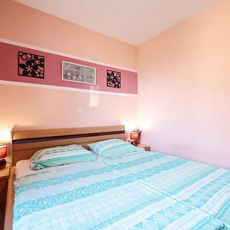 Apartamento One Bedroom 50m From The Sea Kožino
