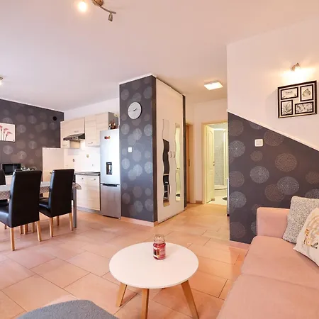 One Bedroom 50m From The Sea Appartamento Kožino